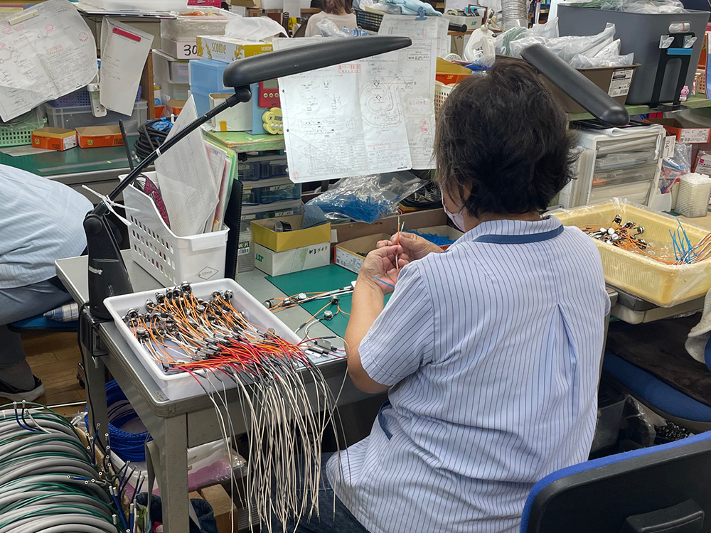 有限会社 遠藤産業 | ワイヤーハーネス | 組立 1